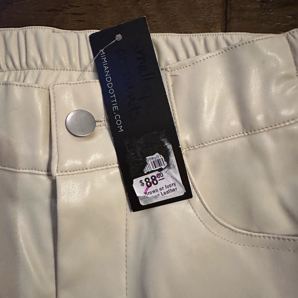 Ivory - Picture 4 of 4